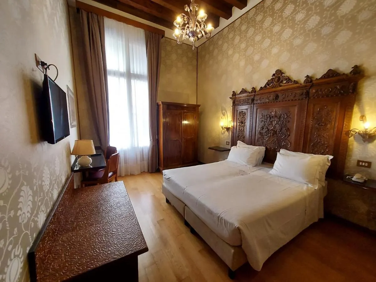 Hotel Saturnia & International Venedik 4*,  İtalya