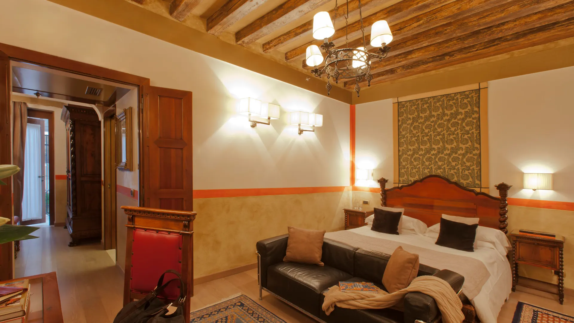 Hotel Saturnia & International Venedik 4*,  İtalya