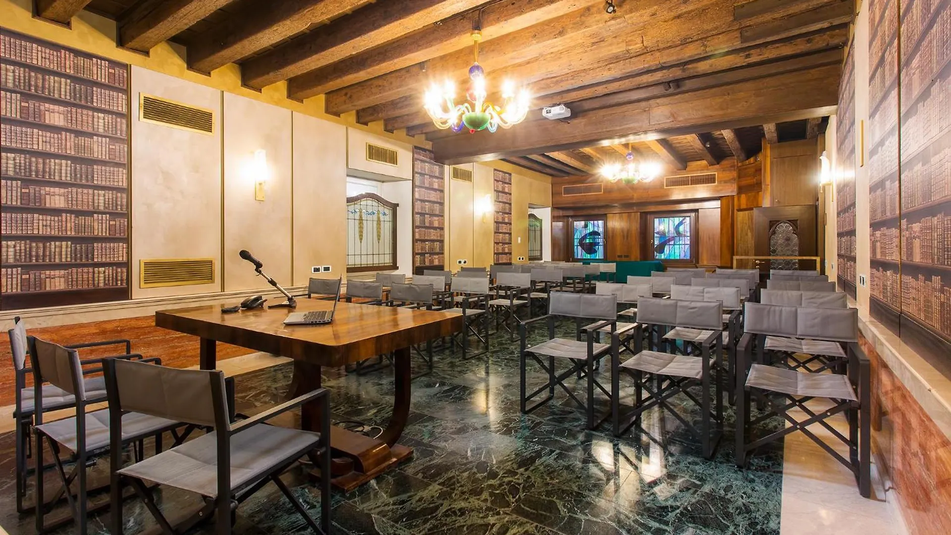Hotel Saturnia & International Venedik 4*,