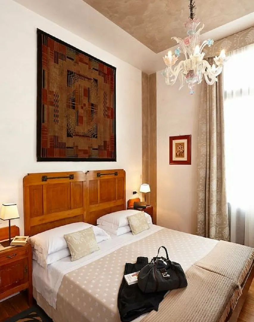 Hotel Saturnia & International Venedik 4*,