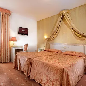 https://ambassador-tre-rose.hotelslidodijesolo.com