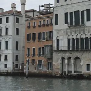 Leon Bianco On The Grand Canal Guest house